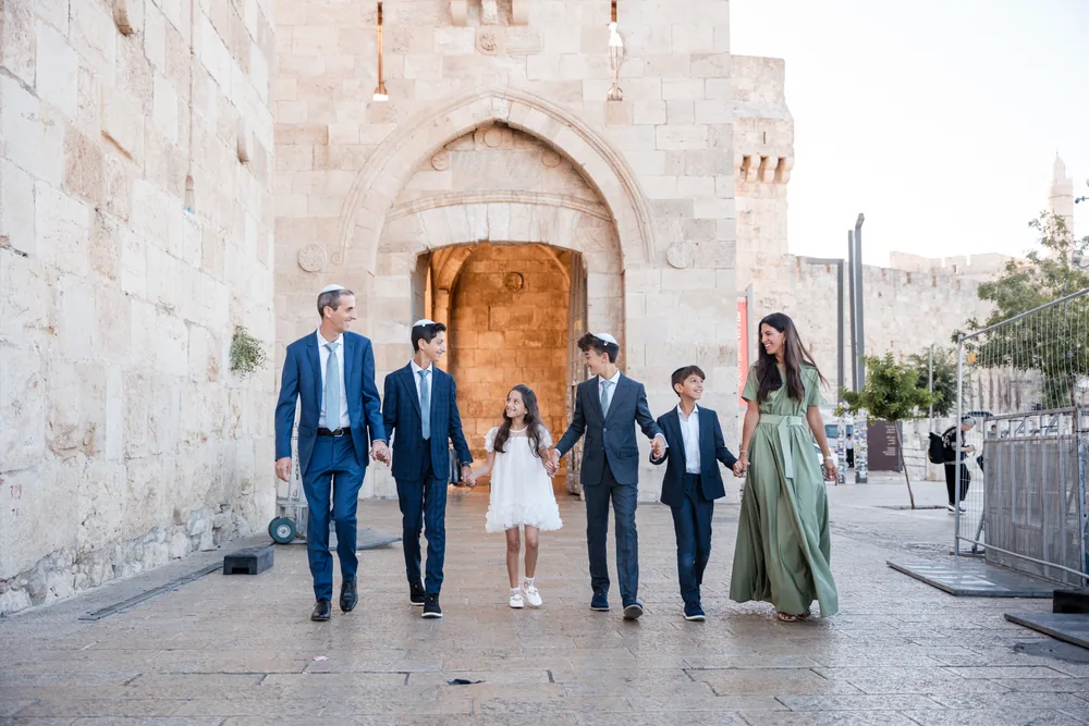 Retratos familiares en la puerta de la ciudad de Jerusalén
