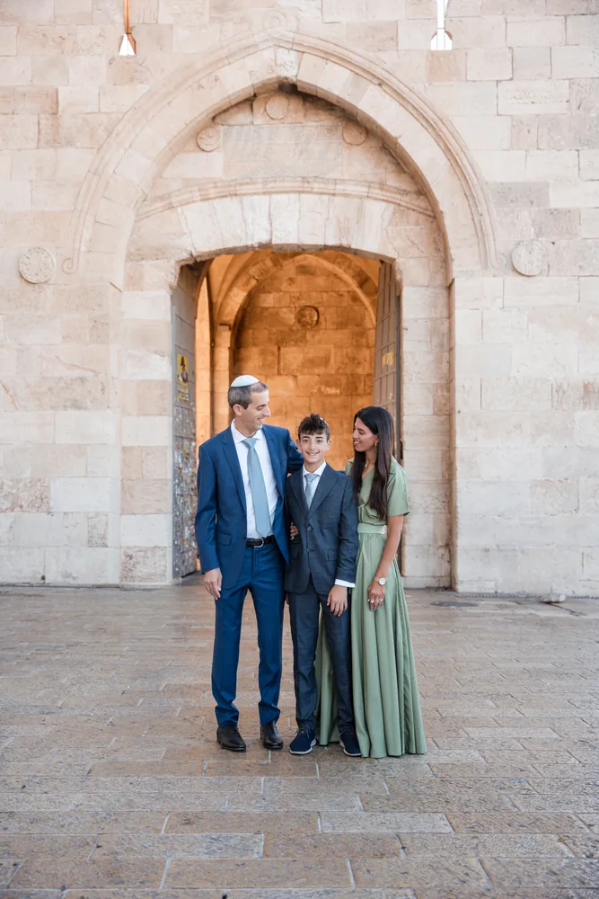 Retratos familiares en la puerta de la ciudad de Jerusalén