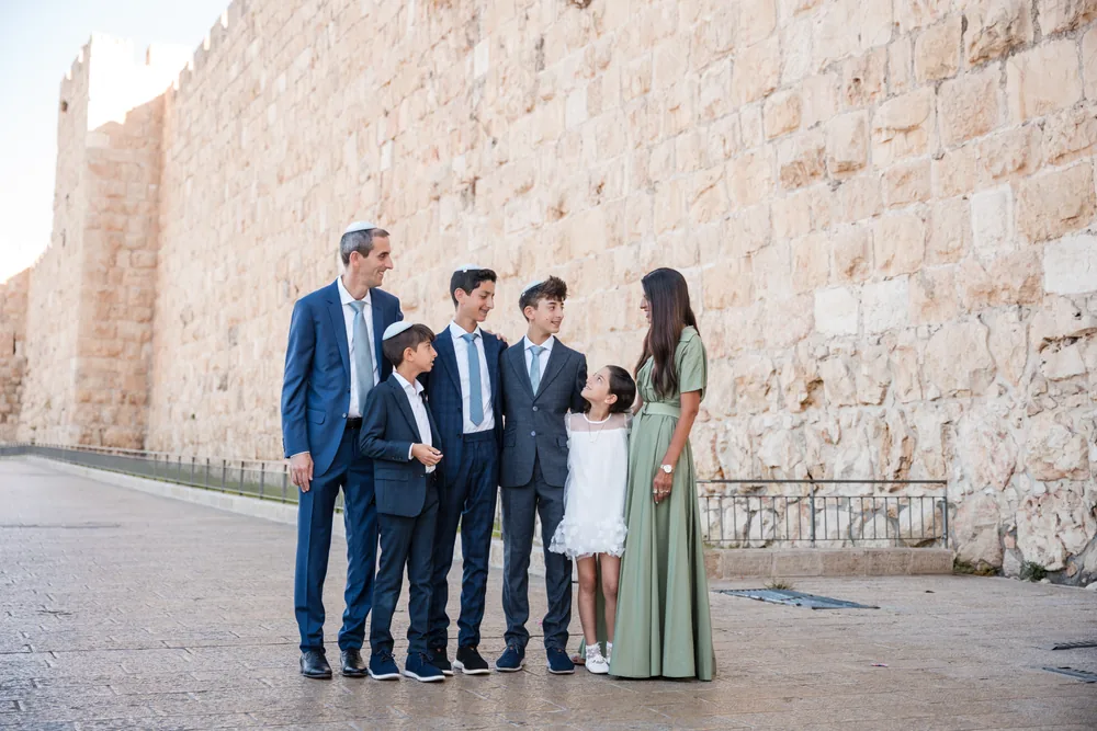 Retratos familiares en la puerta de la ciudad de Jerusalén
