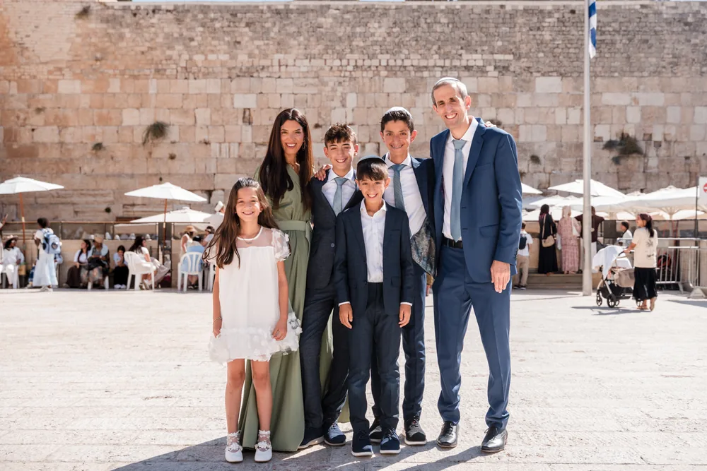 Fotos familiares en el Muro Occidental